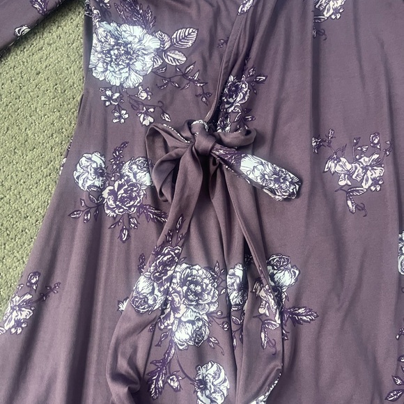 Lularoe Michelle Floral Wrap Dress in Purple and White Size S - Picture 2 of 6